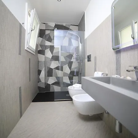 Edonic 3* ポルト・チェザーレオ